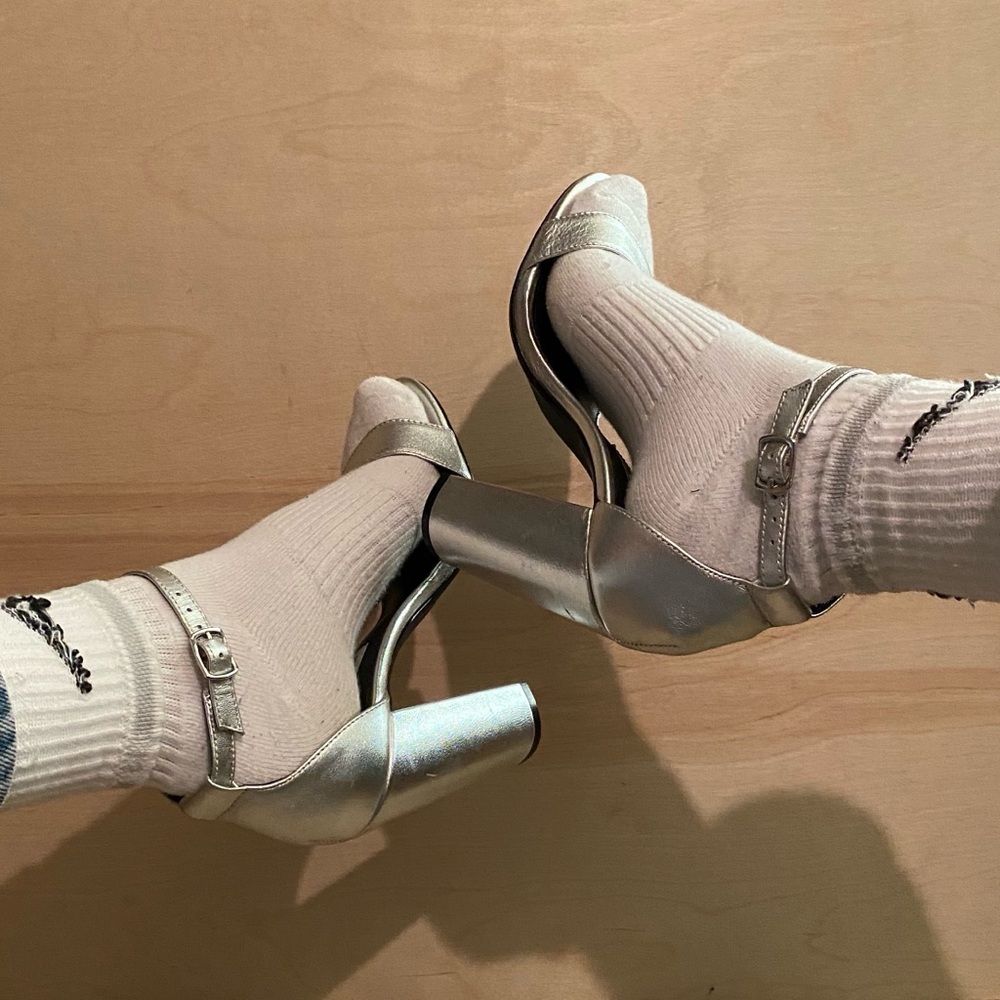 STEVE MADDEN SILVER STRAPPY HEELS